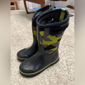 BOGS winter boots Youth size 4